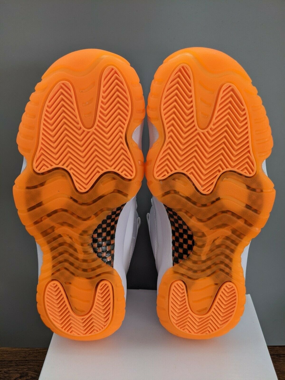 Air Jordan 11 Low Wmns 'Bright Citrus'