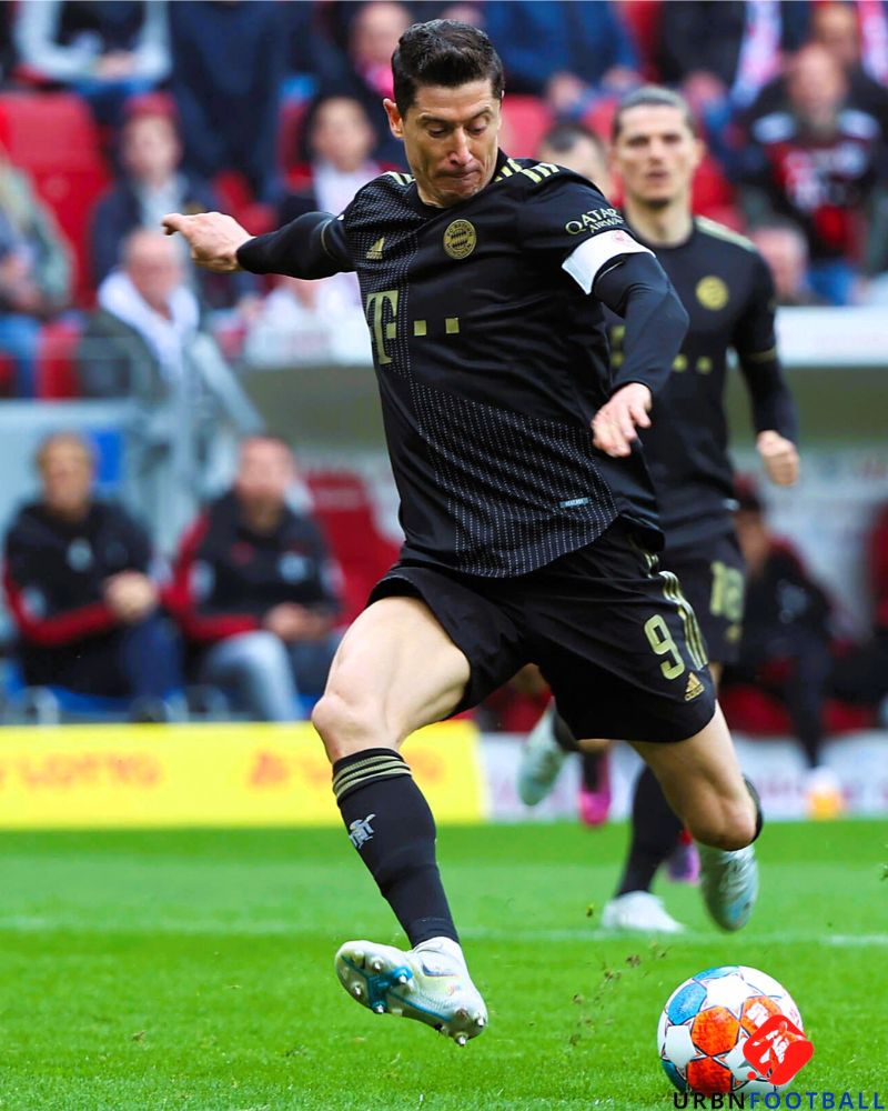 LEWANDOWSKI ROBERT 2021-22 (Bay M)